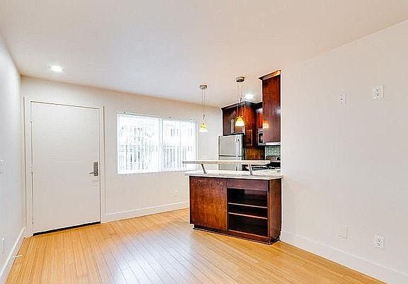 4th image of 1830 Upas St APT 83