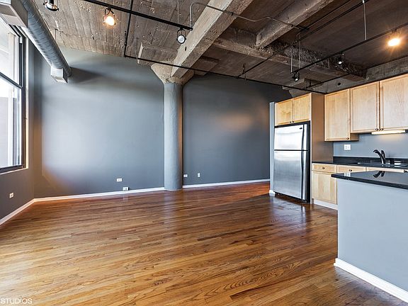 3rd image of 900 N Kingsbury St APT 772