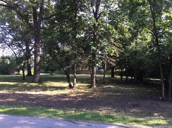 701 E Hickory Ave, Addison, IL 60101