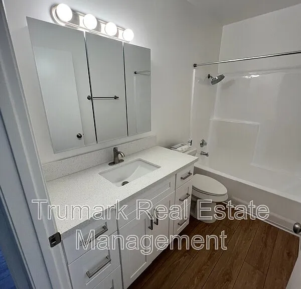 2713 Montrose Ave #4 — Photo 14