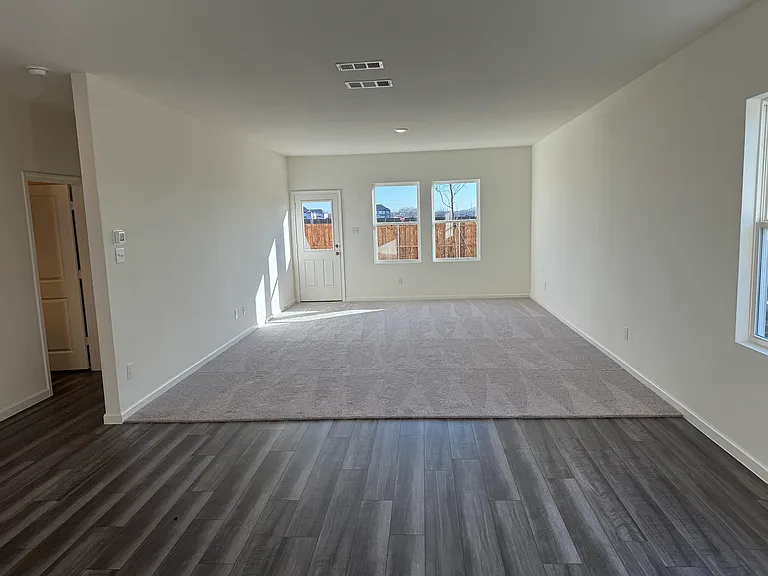 219 Savannah Way — Photo 4