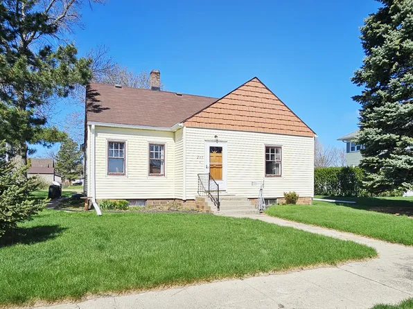 203 Park Ave N, Lake Preston, SD 57249