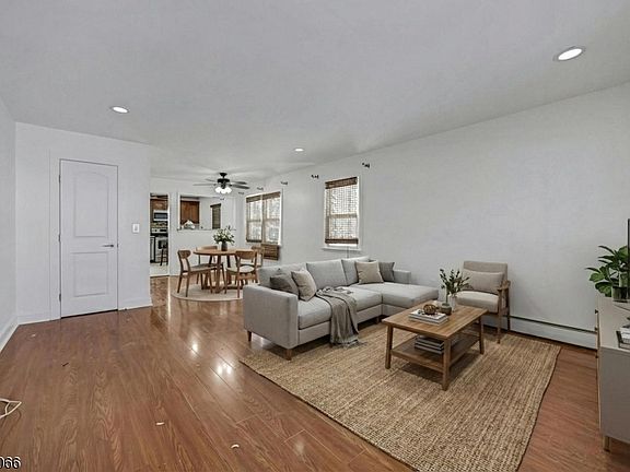 2nd image of 23 Diven St