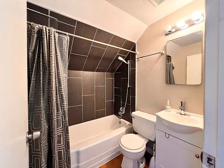 100 Commercial Ave — Photo 8
