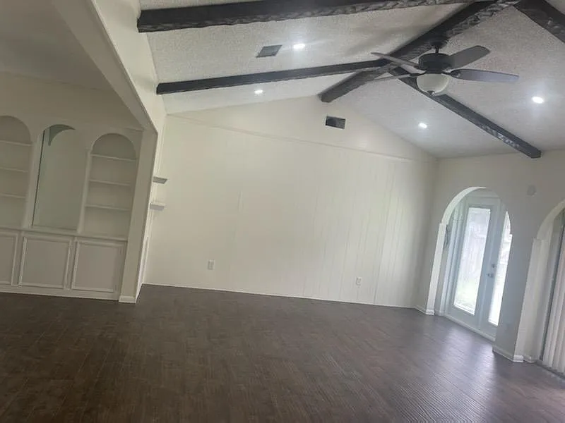 3 bed, 2.0 bath, 1474 sqft, $2,100 — Photo 4