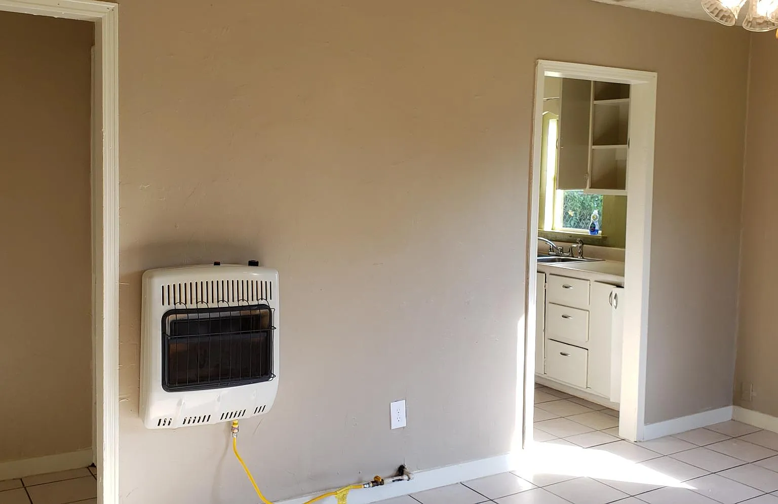 2 bed, 720 sqft, $700 — Photo 2