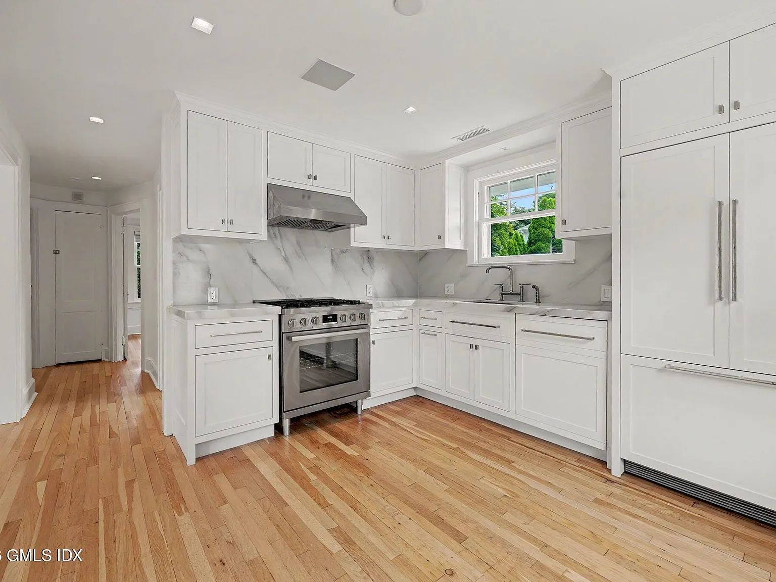 4 bed, 3.5 bath, 2434 sqft, $13,500 — Photo 4
