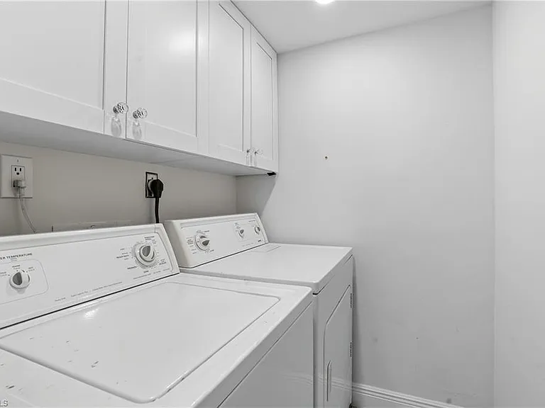 25900 Hickory Blvd #305 — Photo 14
