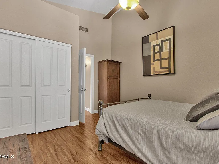 1138 E Amberwood Dr — Photo 28