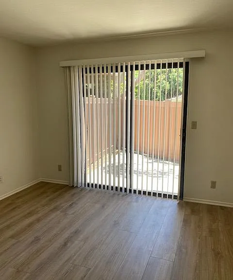 637 Sydney Ln — Photo 40