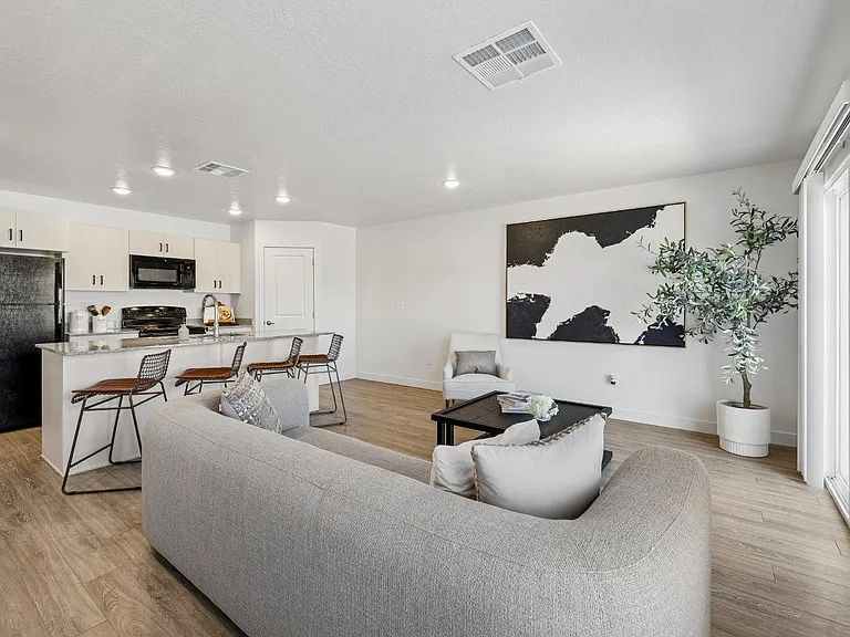 Desert Village Townhomes — Photo 13