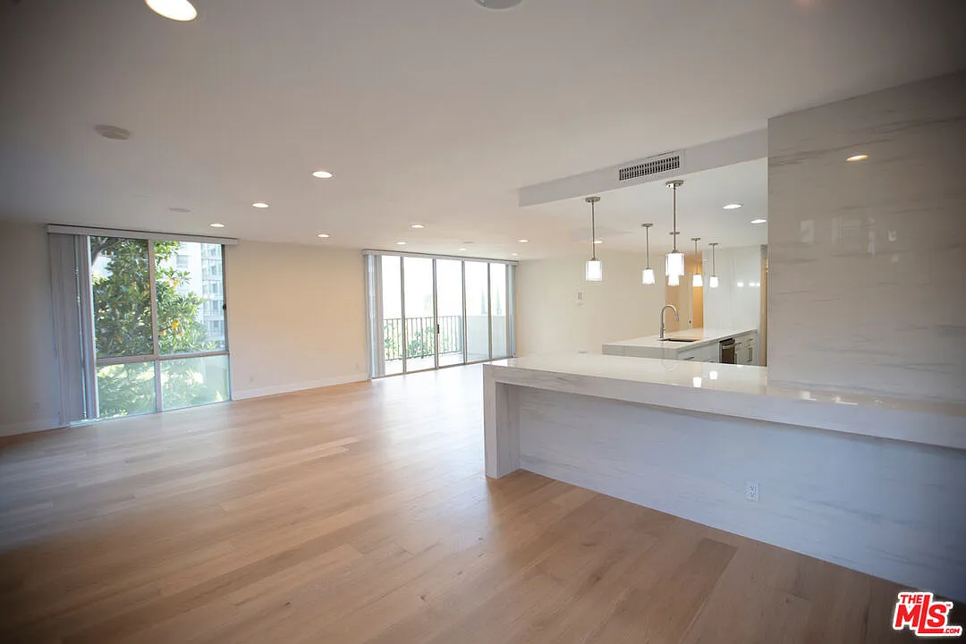 2 bed, 2.0 bath, 1416 sqft, $6,500 — Photo 3
