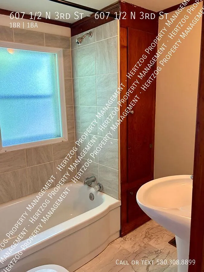 Charming 1 Bed 1 Bath Garage Apartment for Rent! — Photo 3