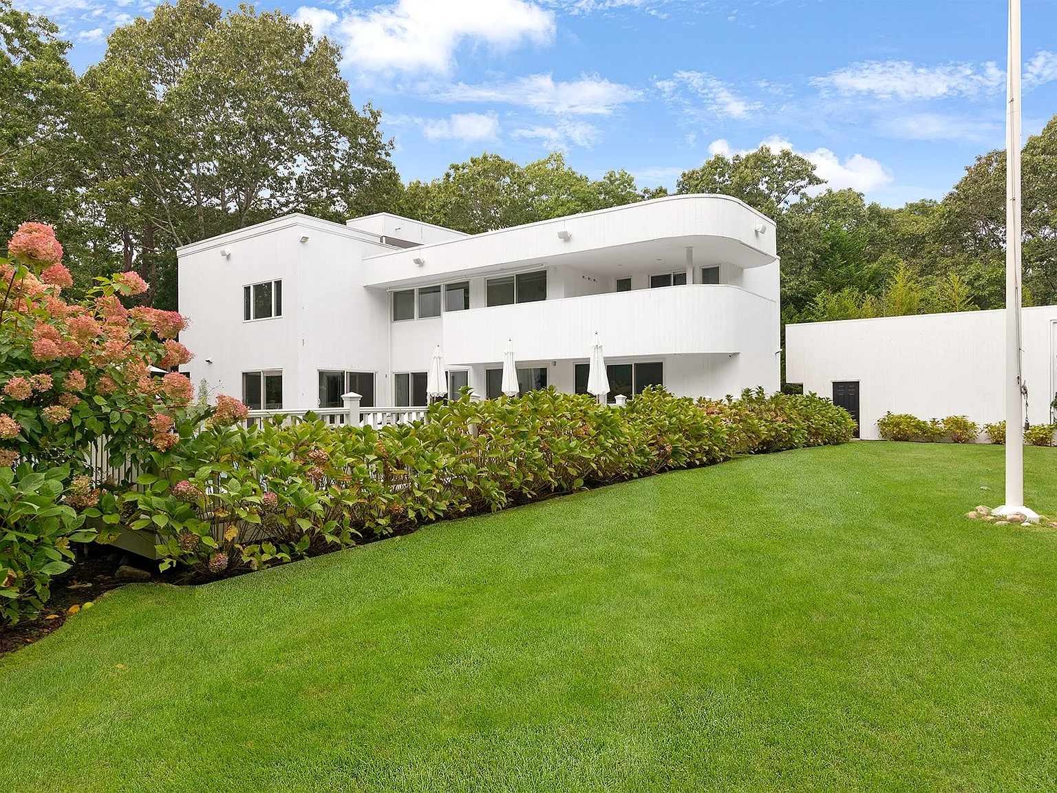 Gated East Hampton Resort Home — Photo 1