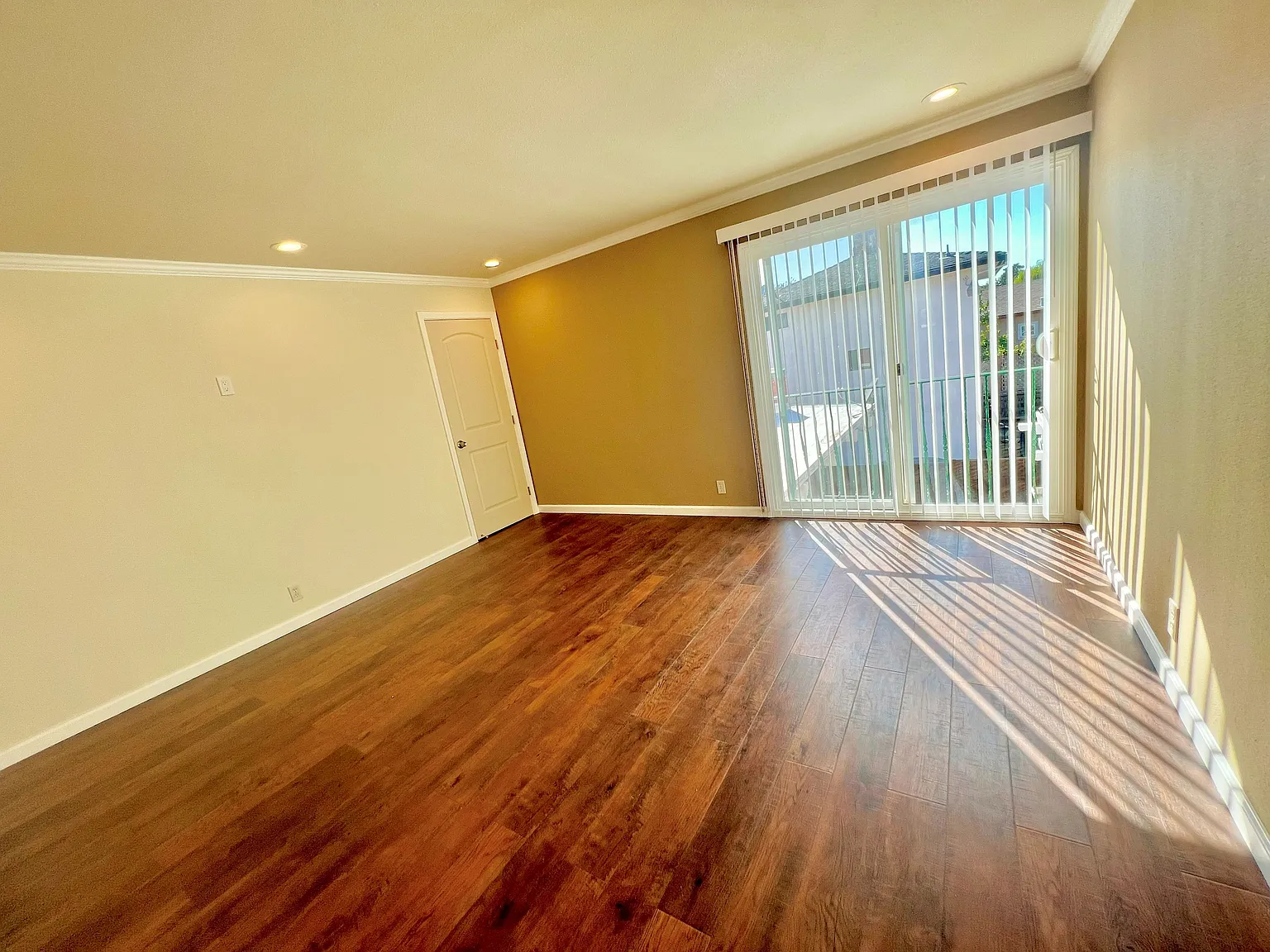 2 bed, 850 sqft, $2,795 — Photo 2