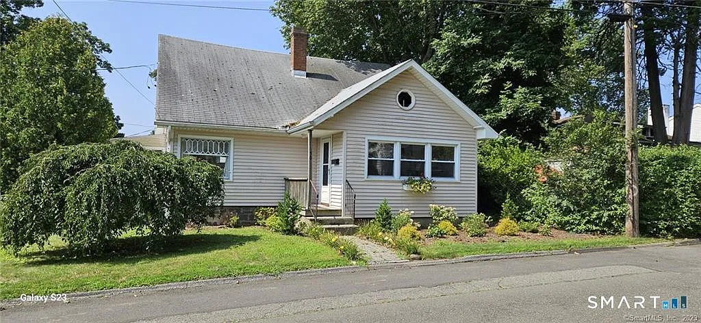3 bed, 1.0 bath, 1472 sqft, $3,000 — Photo 1
