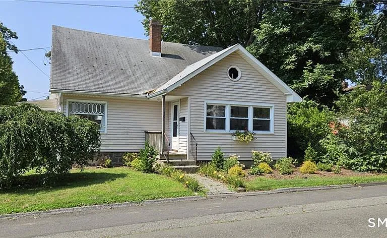 50 Fairwood Ave — Photo 1