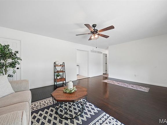 4th image of 6709 Village Square Dr