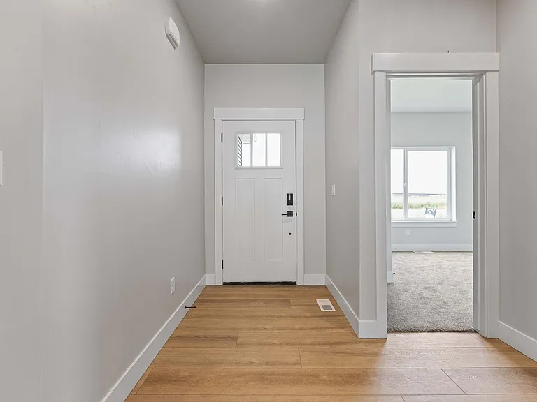 569 Idaho Ave — Photo 9