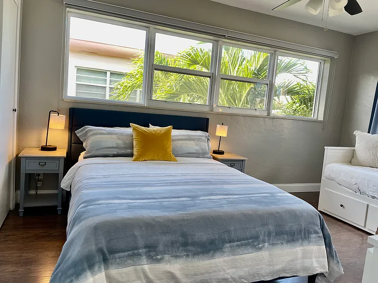 7510 Dickens Ave — Photo 12