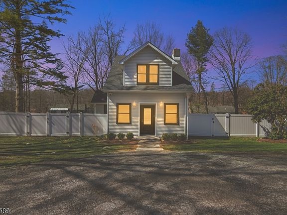 5th image of 208 Annisquam Rd