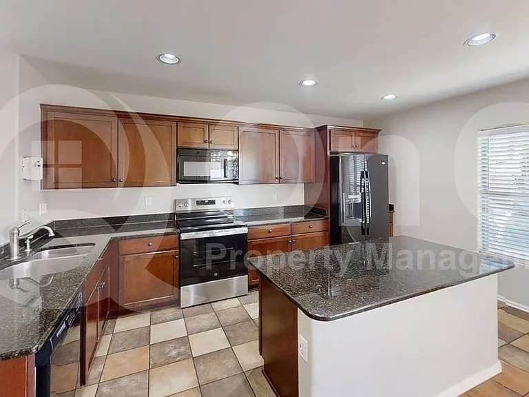 11012 W College Dr — Photo 5