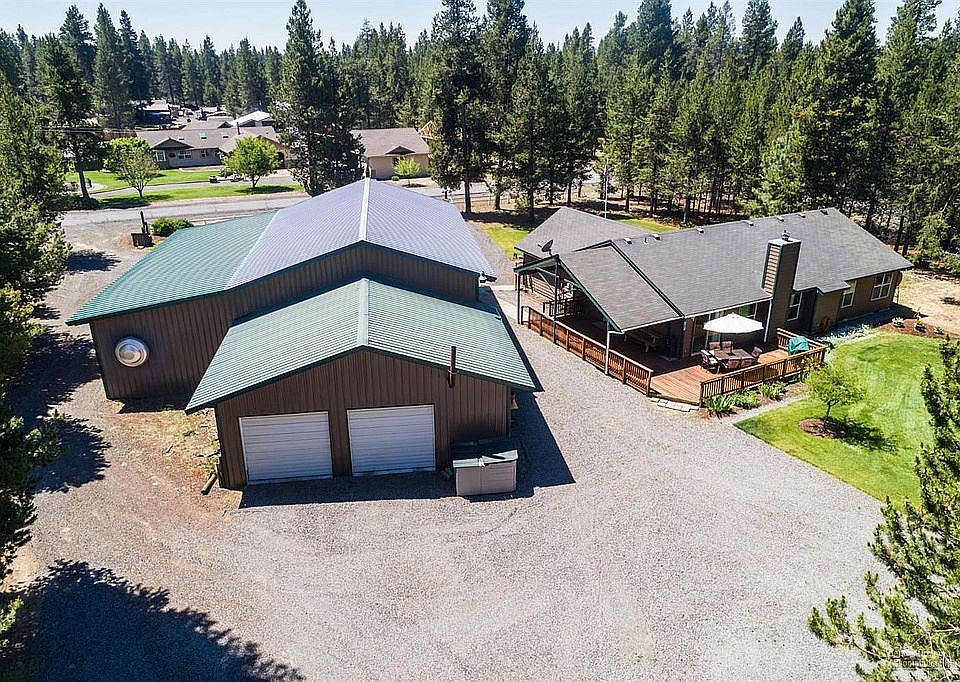 Rear aerial view. 