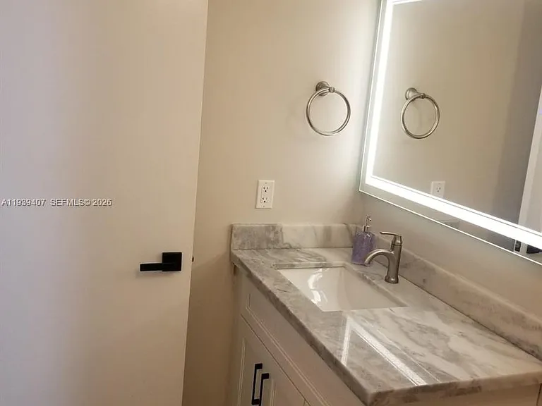 2500 Parkview Dr #2517 — Photo 16