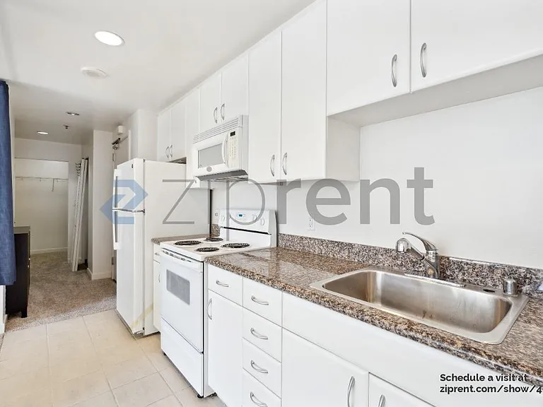 250 King St #754 — Photo 8