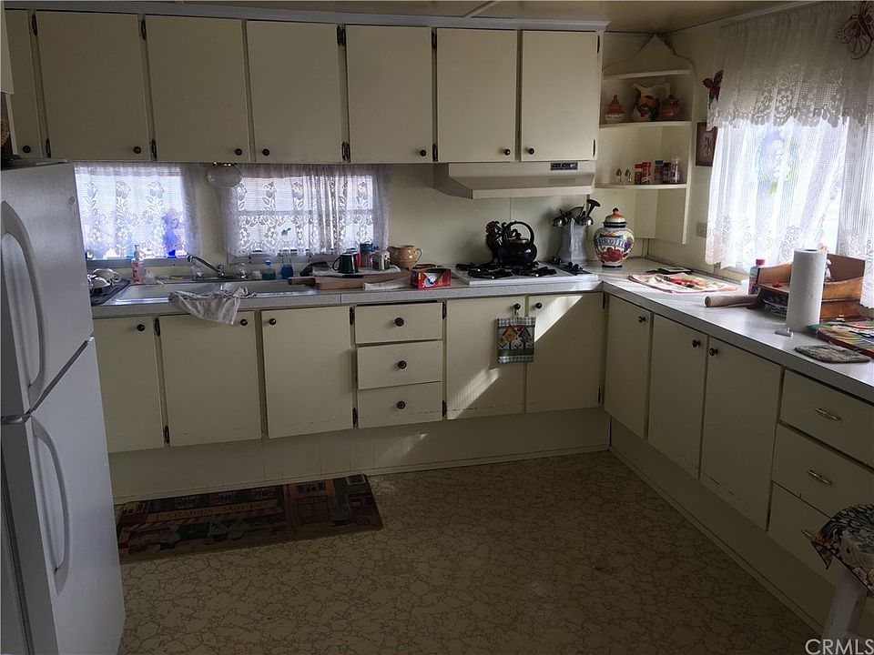 1st image of 3039 Lakeshore Blvd Unit 1