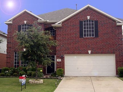 Nice elevation with solar screens and shutters