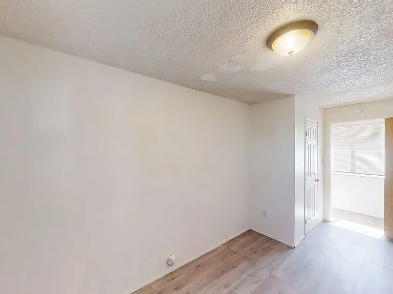 34205 Avenue J — Photo 3