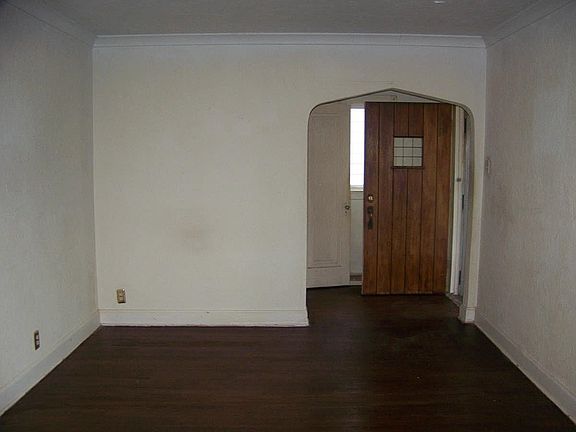 3rd image of 2526 Prast Blvd