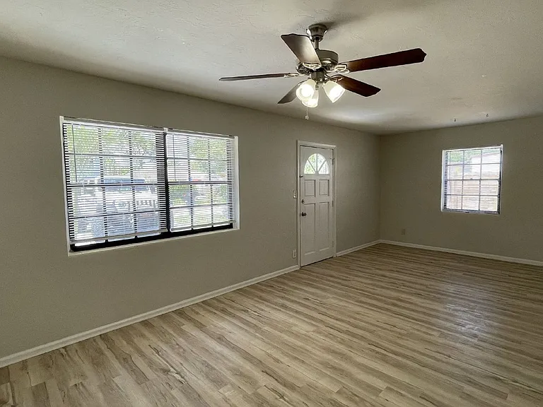 116 E Central Blvd — Photo 9