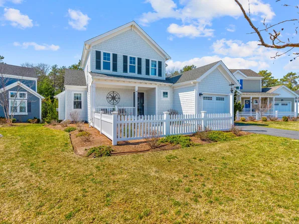 24 Cobblestone Circle, Mashpee, MA 02649