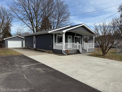 2227 E McLean Ave, Burton, MI, 48529