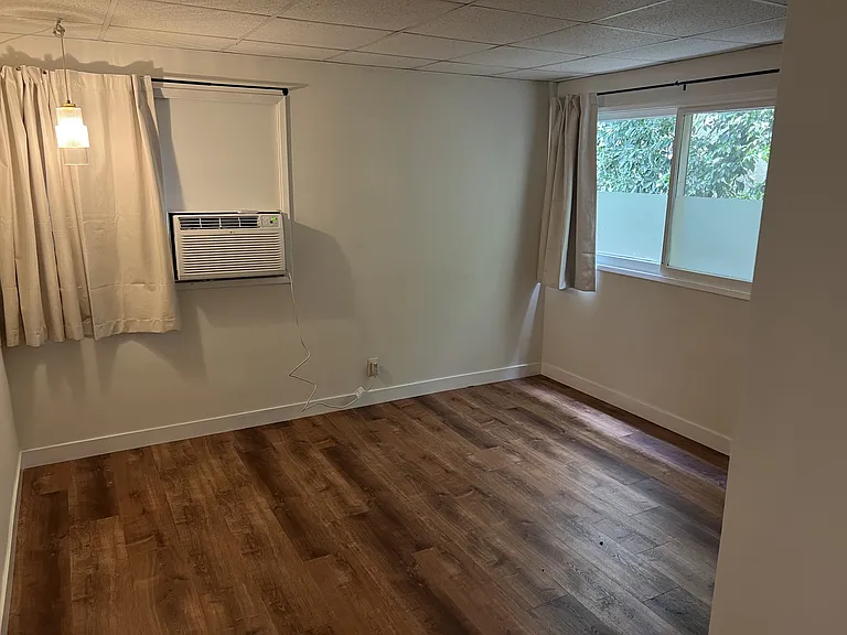 1147 Hacienda Pl #4 — Photo 11