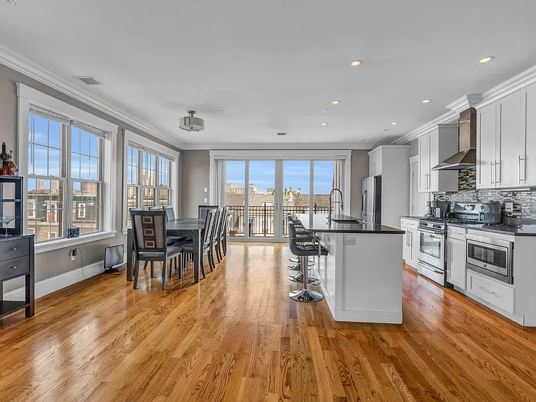 264 Athens St #7 — Photo 13