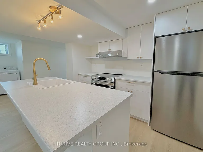 444 Ridgewood Cres #LOWER — Photo 6