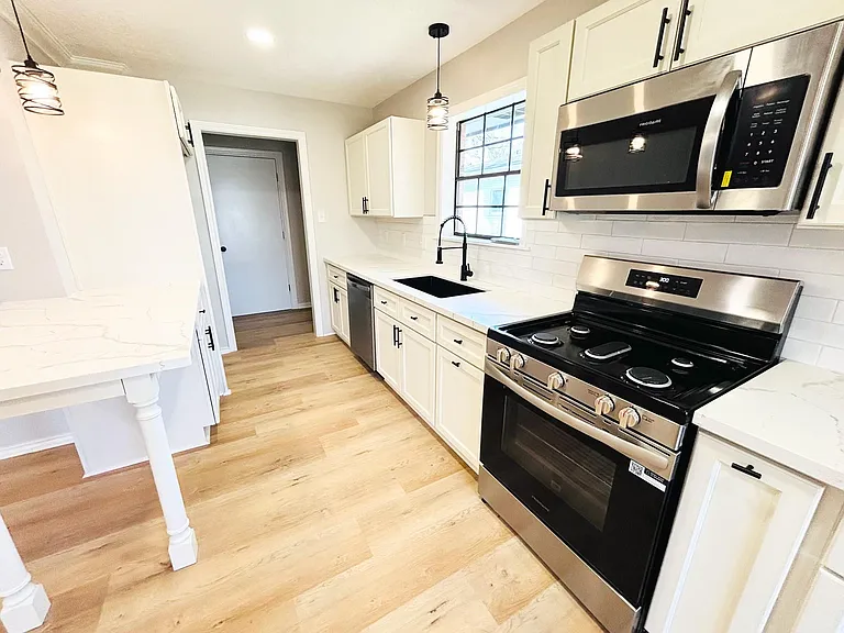 1803 S Park St — Photo 7