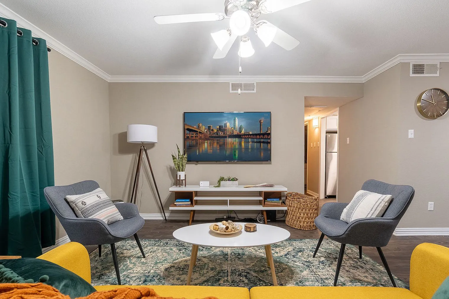 2 bed, 2.0 bath, 1076 sqft, $2,957 — Photo 4