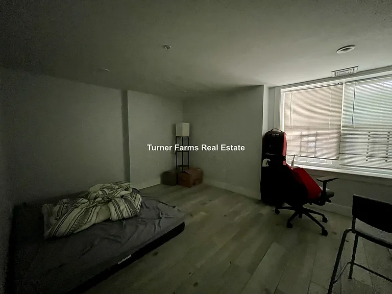 79 Linden St #2 — Photo 6