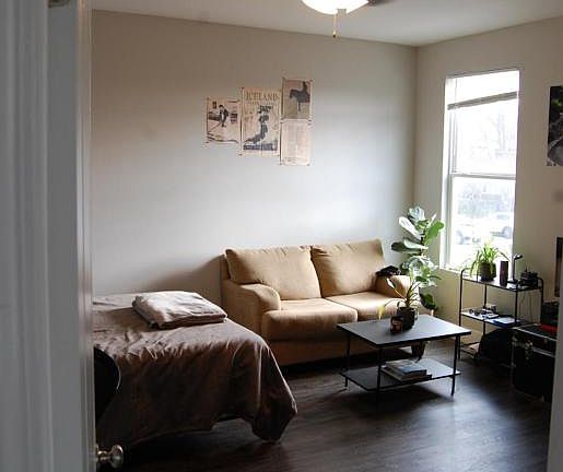 3rd image of 318 M St
