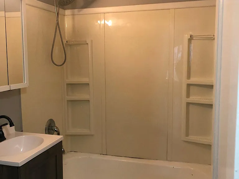 1115 Altgeld St — Photo 14