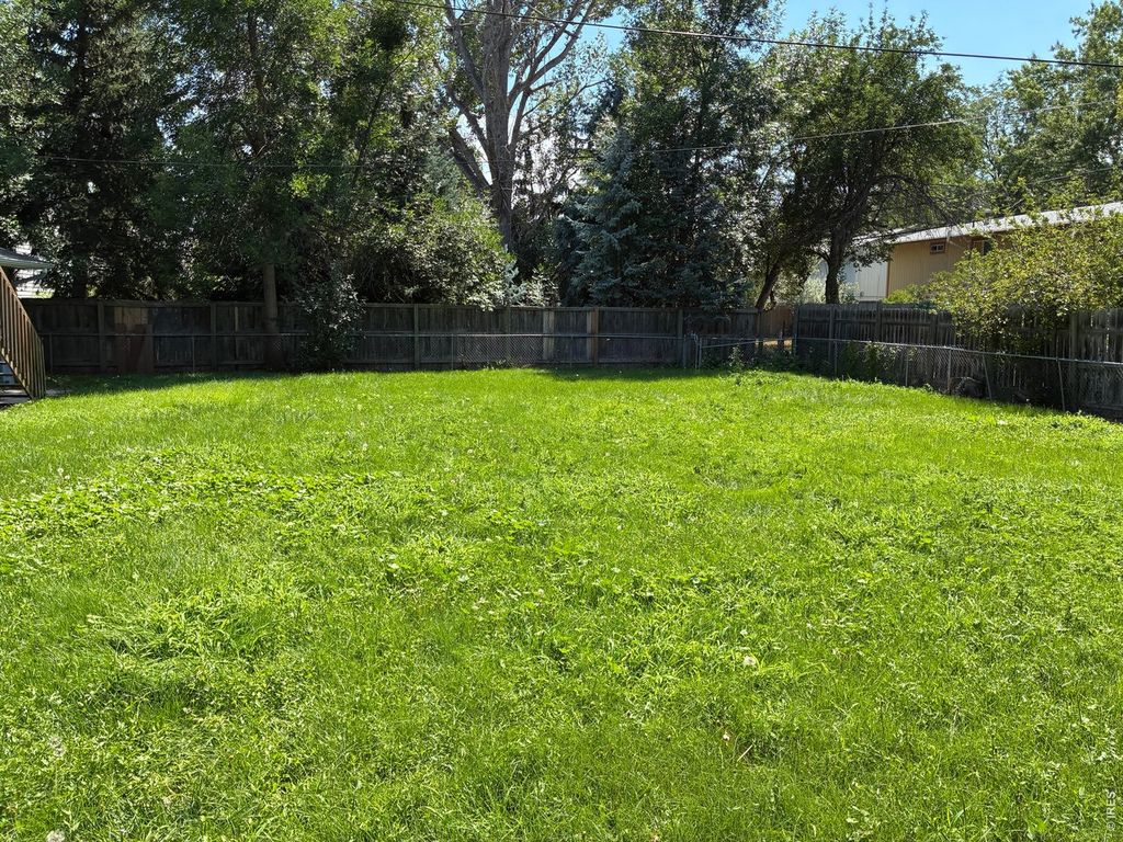 1213 Village Ln