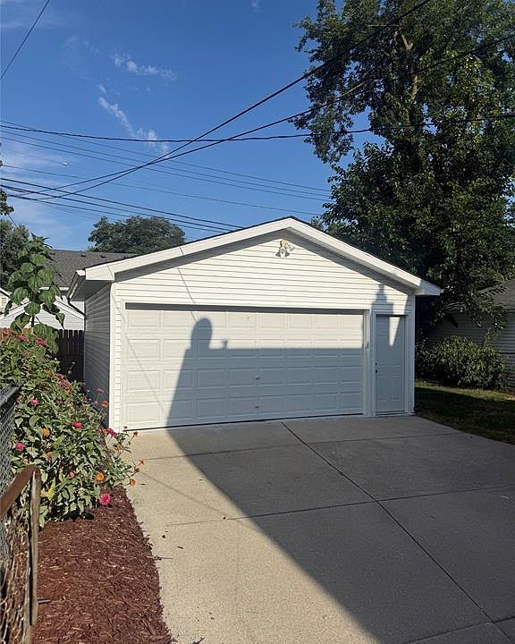 311 S Pleasant St, photo 16