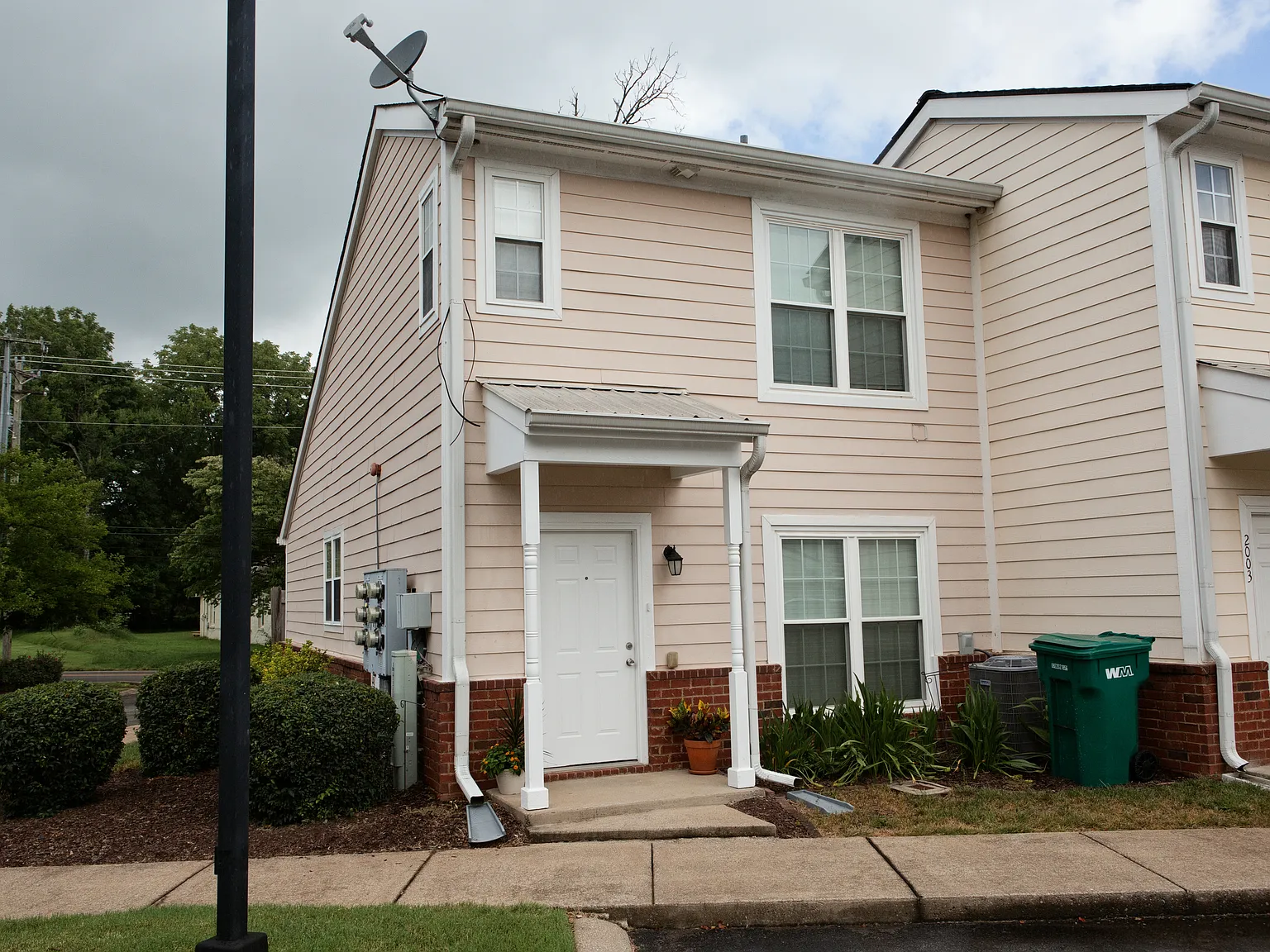 2 bed, 1178 sqft, $1,700 — Photo 2
