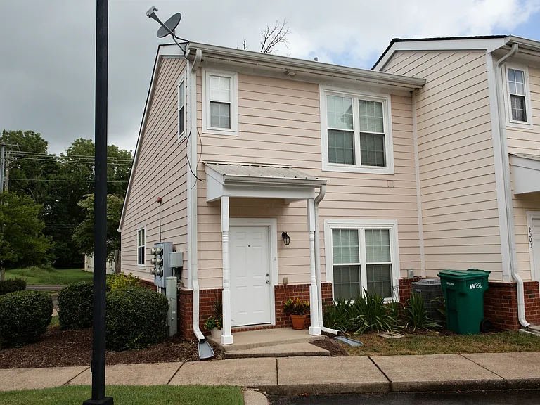 2001 Birch Ln — Photo 2