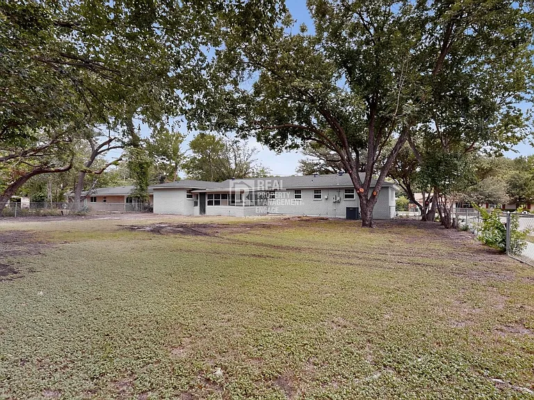 4401 Steven St — Photo 44