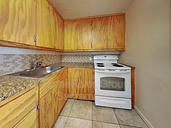 4th image of 606 Main St